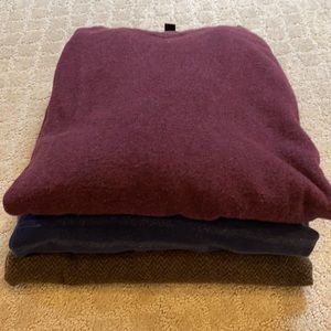 Lot of 3 EUC men’s v-neck sweaters Large